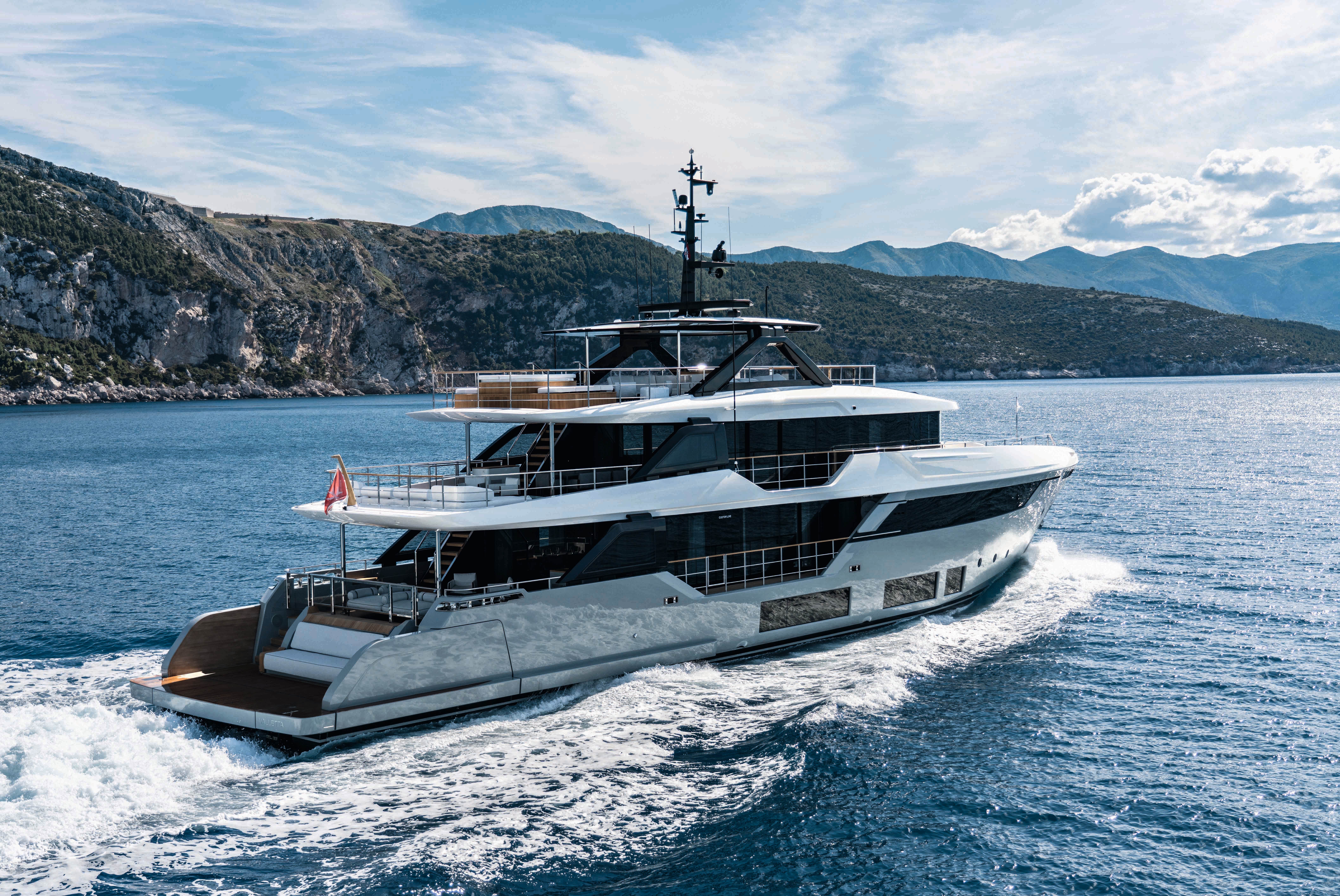 Custom Line Navetta 38